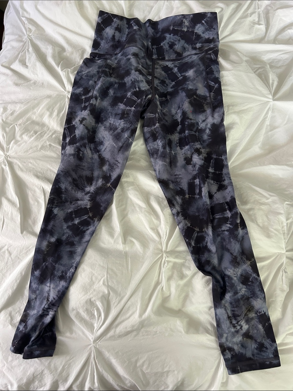 Women’s Athleta Tie-Dye navy and light blue leggings